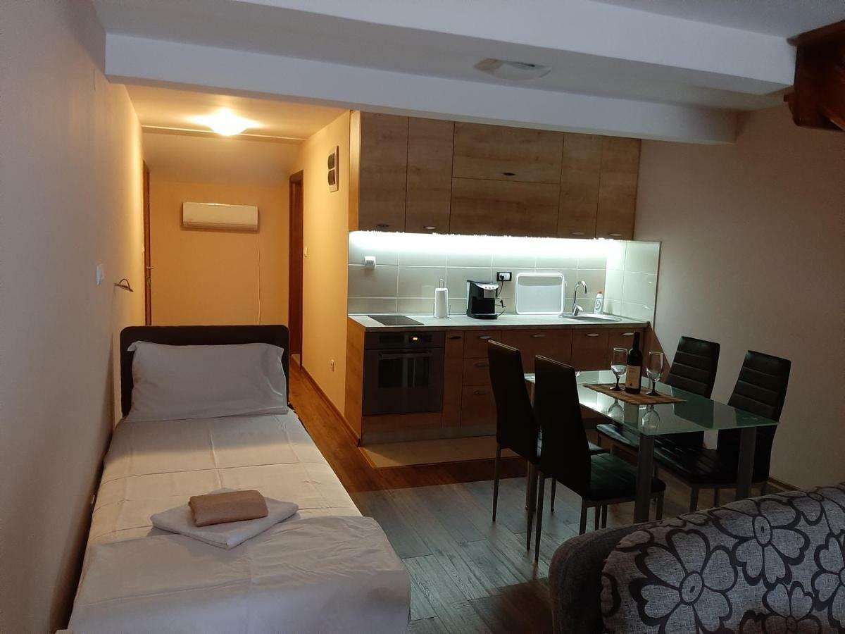 Apartmani Mia Vuksanovic Цетинє Екстер'єр фото